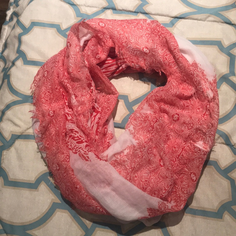Red and white printed scarf 🧣